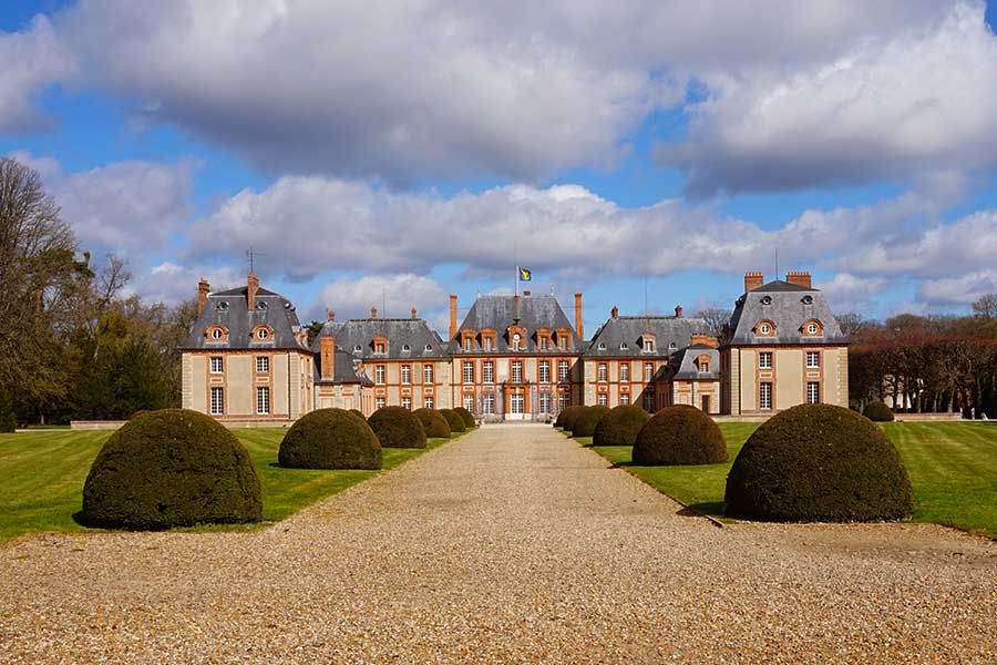 unique places around Paris - Chateau de Breteuil