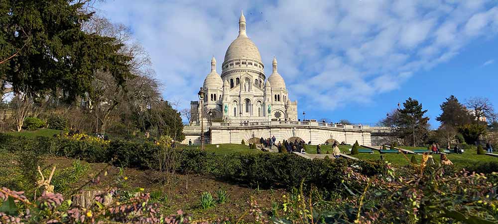 An original treasure hunt team building in Montmartre