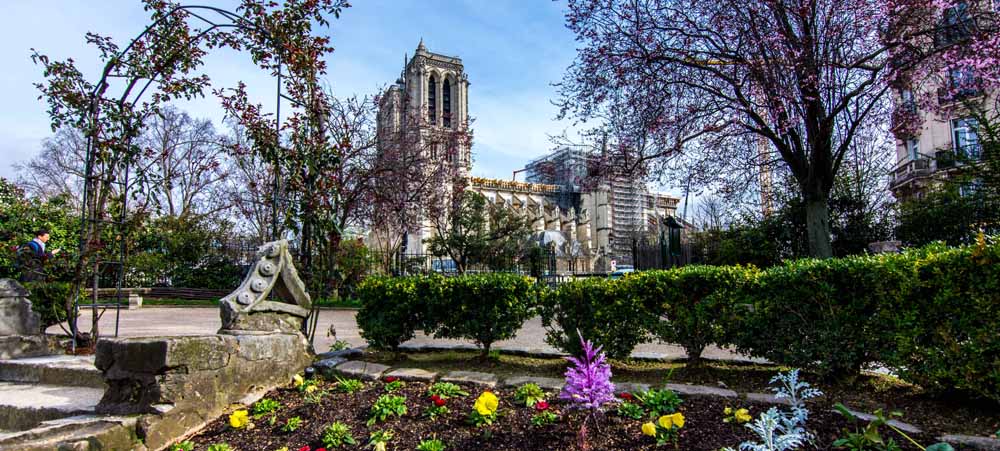 Unique Corporate team building in Paris Notre Dame district