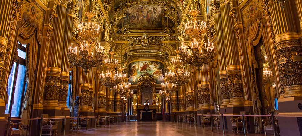 Ballets in Paris and lyrical art in the gildings of the Opera Garnier