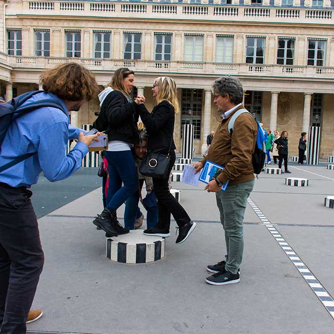 chasse au trésor corporate team building palais royal colonnes de Buren