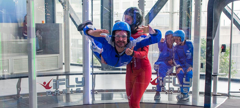 Discover the fun indoor skydiving simulator in Paris: iFly with your colleagues or friends