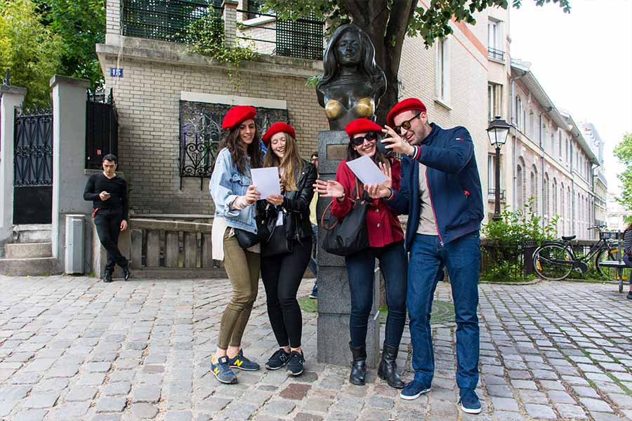 team building in english Montmatre treasure hunt