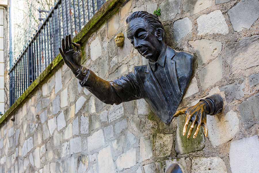 chasse au trésor Montmartre - statue le passe muraille