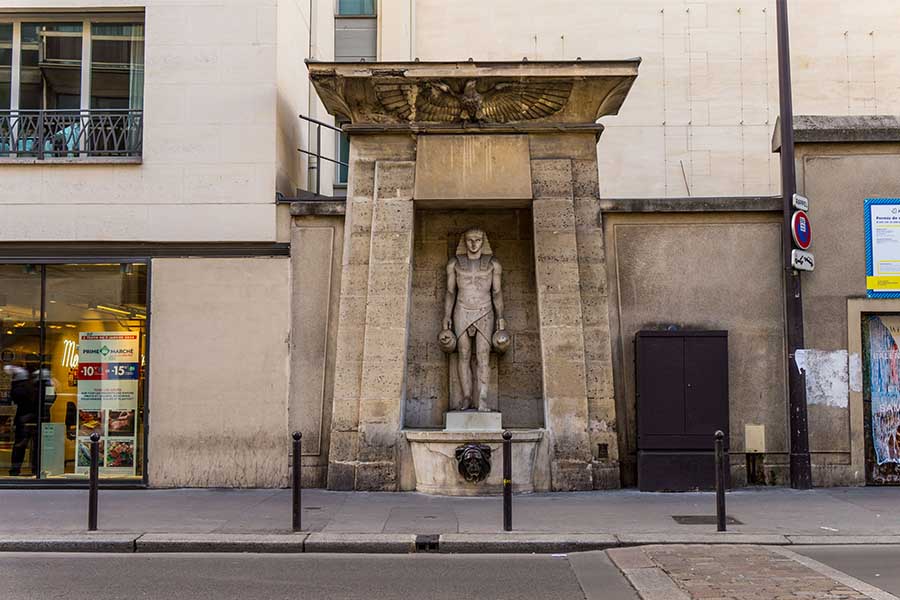 Fontaine du Fellah Paris rue de Sevres