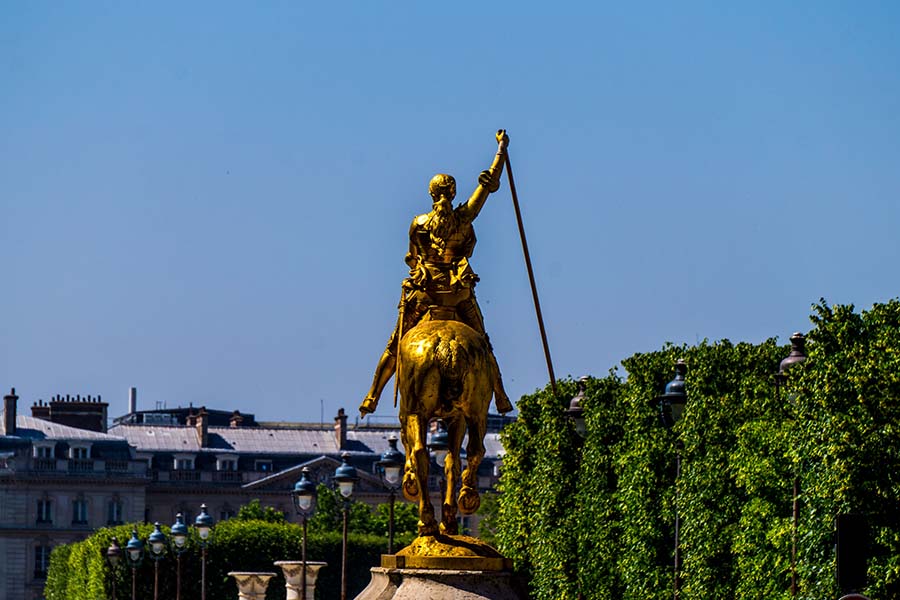 joan of arc statue place des pyramides