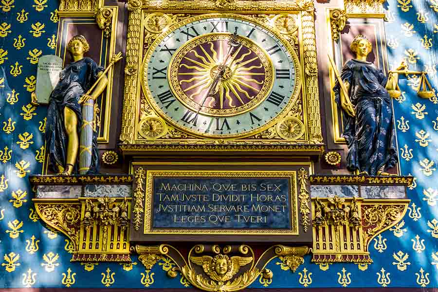 détail horloge palais de la cité