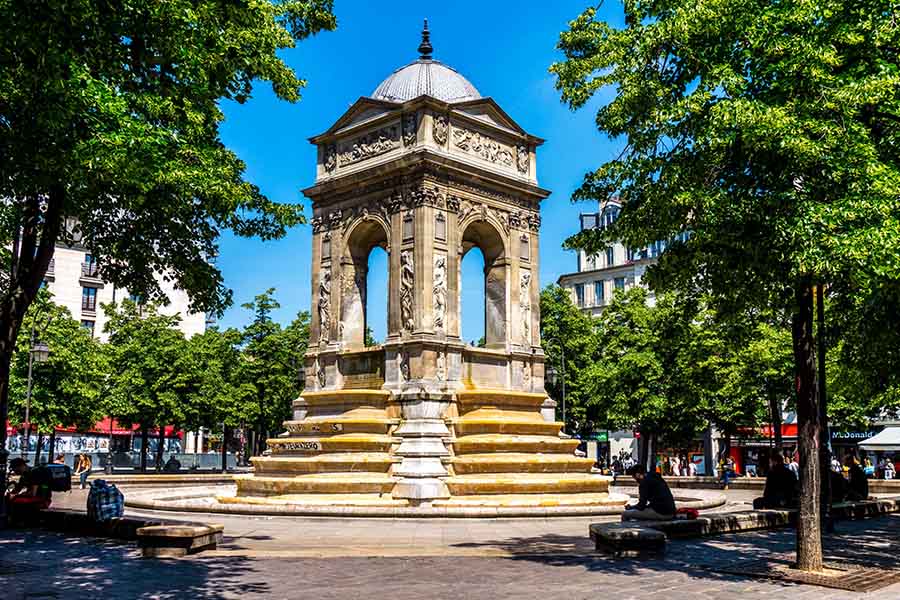 plus vieux monuments de Paris fontaine des innocents