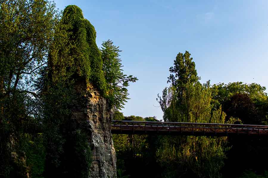 buttes chaumont passerrelle gustave Eiffel