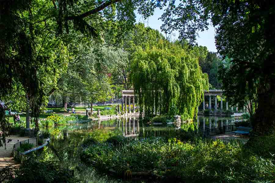 parc monceau au printemps