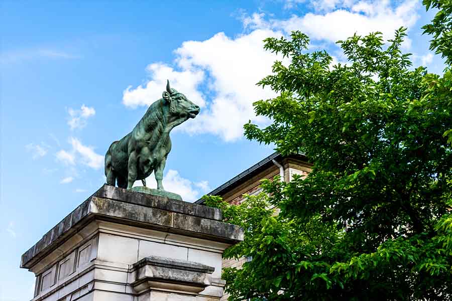 arc georges brassens vue sur le beffroi