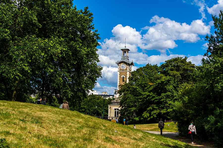 parc georges brassens vue sur le beffroi