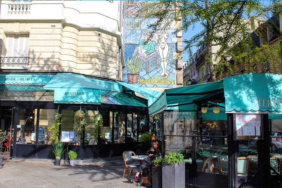 restaurant dans le marais vue sur la terrasse