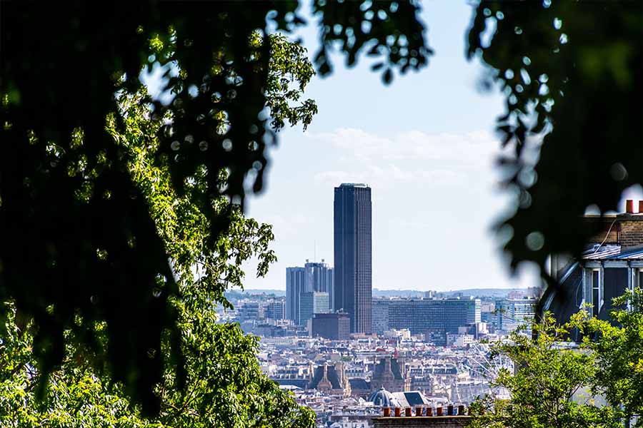 famous monument in Paris the Montparnasse tower