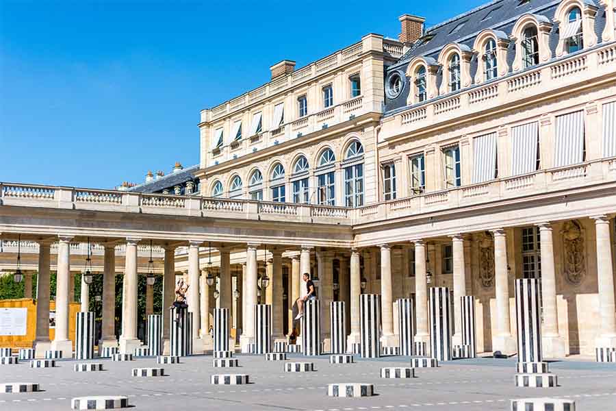 organize a team building in Paris Palais Royal courtyard