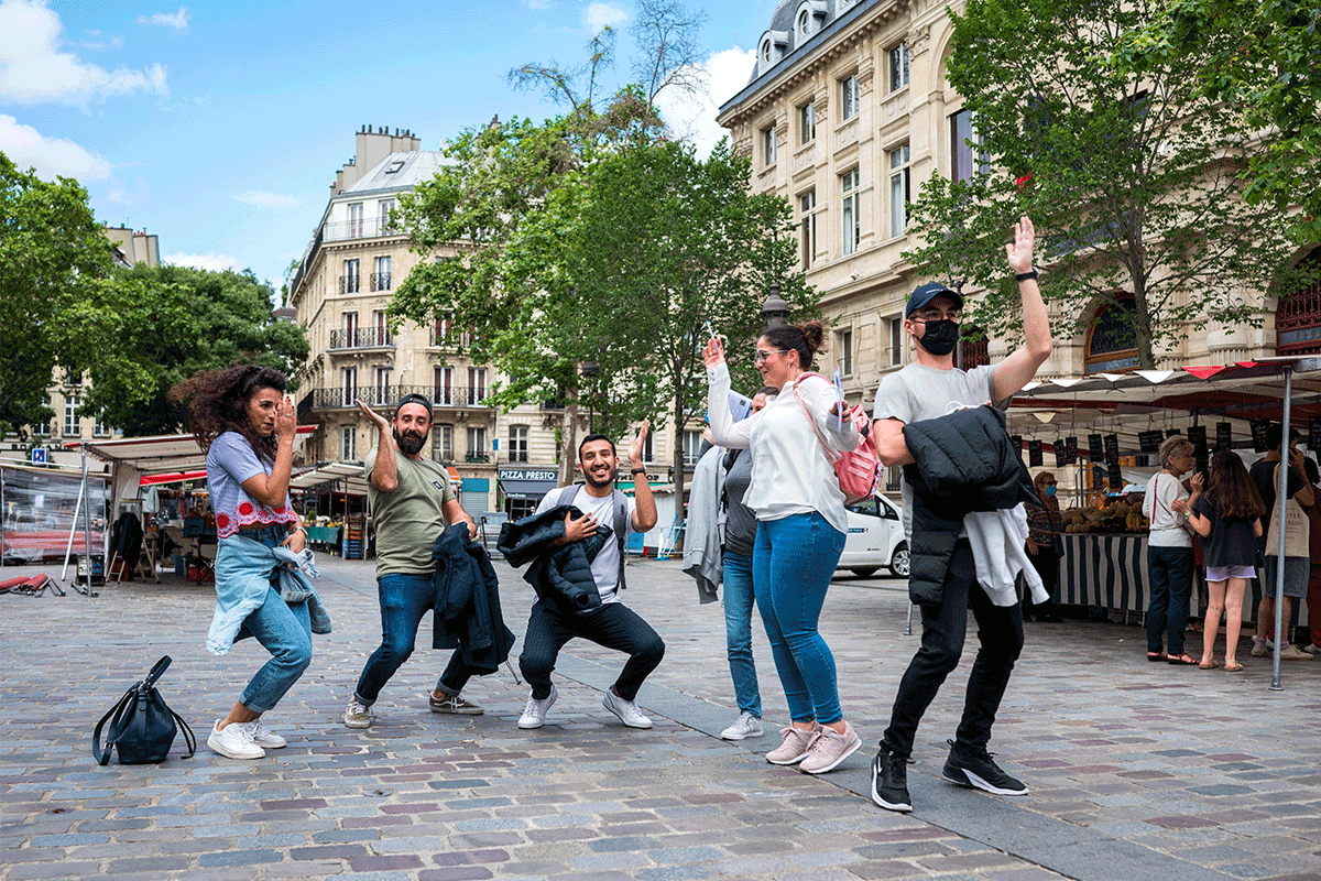 Marais treasure hunt dancing session