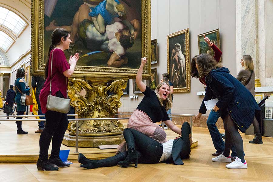 activité en équipe originale louvre