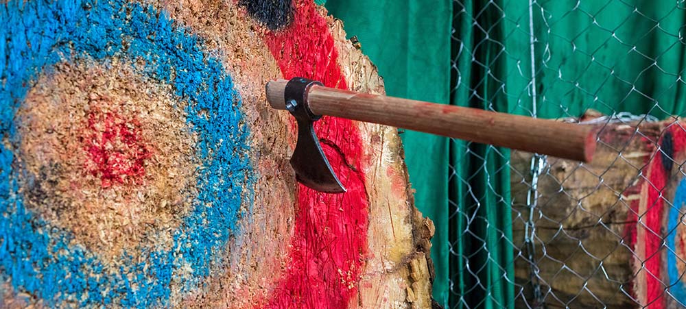 Original team building activity in Paris: axe throwing