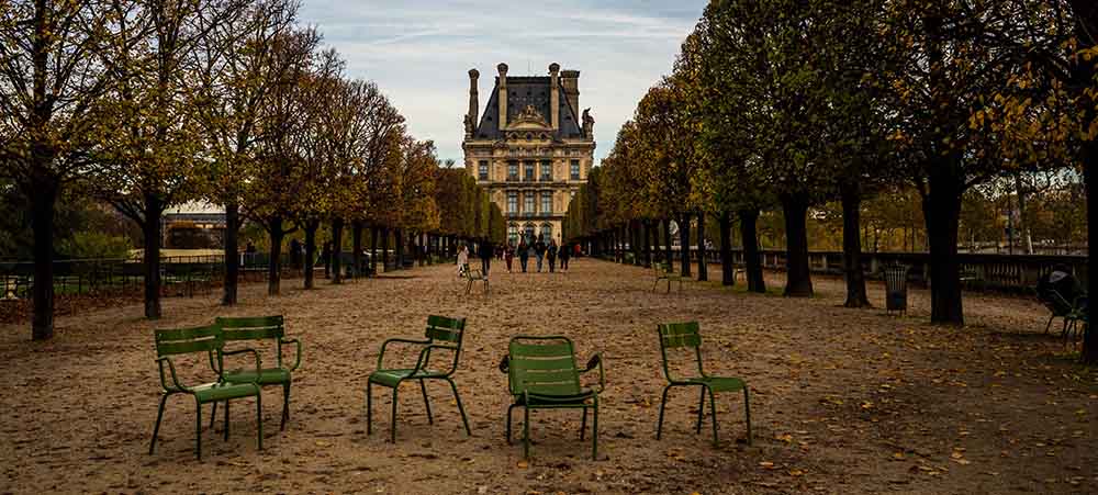Investigation in the Tuileries Gardens | Large group team building in Paris up to 250 people