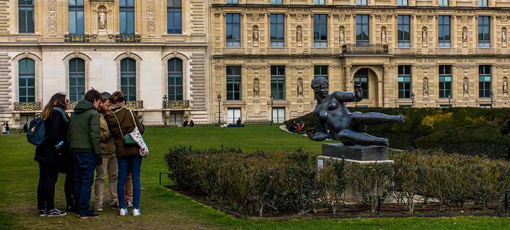 Investigation in the Tuileries Gardens | Large group team building in Paris up to 250 people