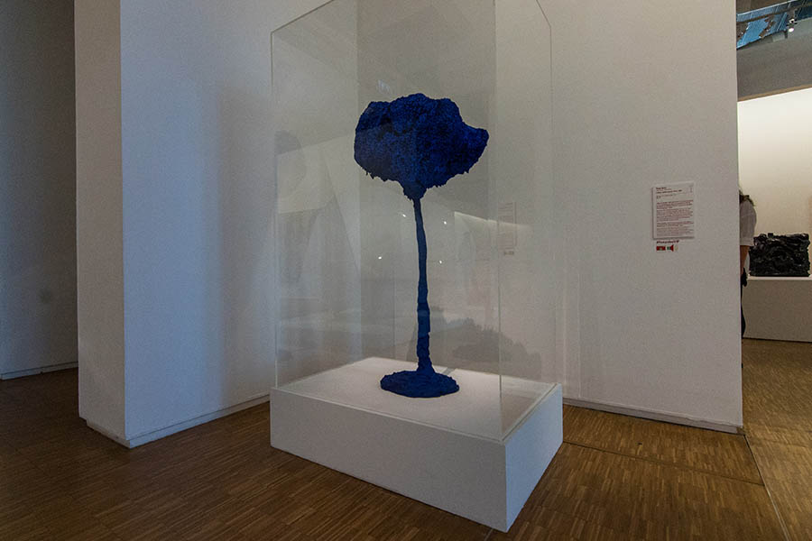 l'arbre grande éponge bleue yves klein