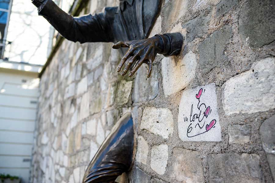 street art team building in Montmartre district