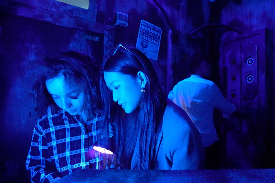 team building in paris escape room