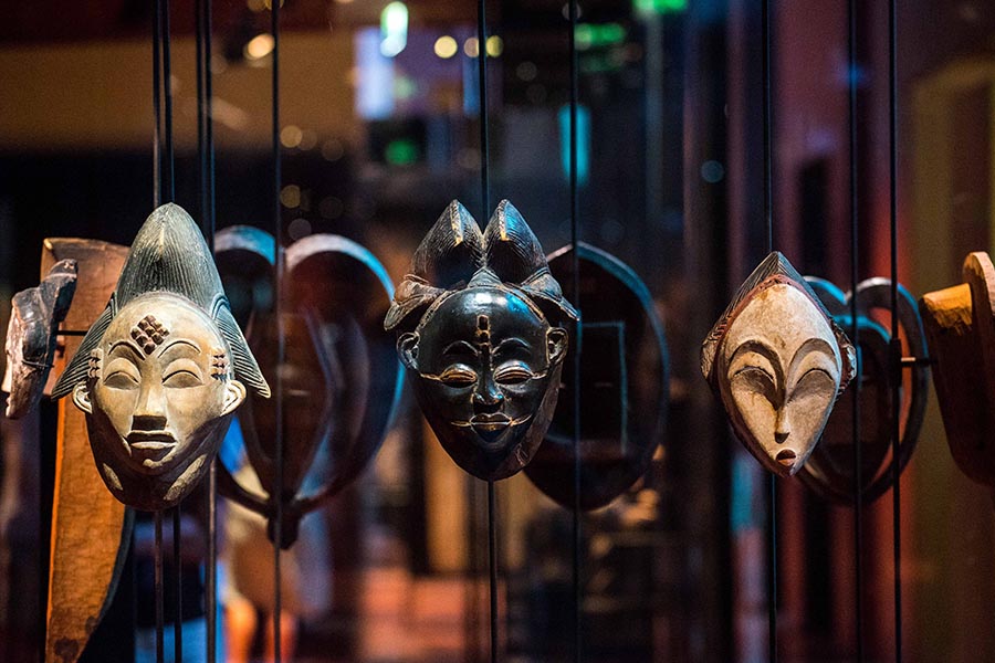 treasure hunt for adults in paris in the quai branly museum