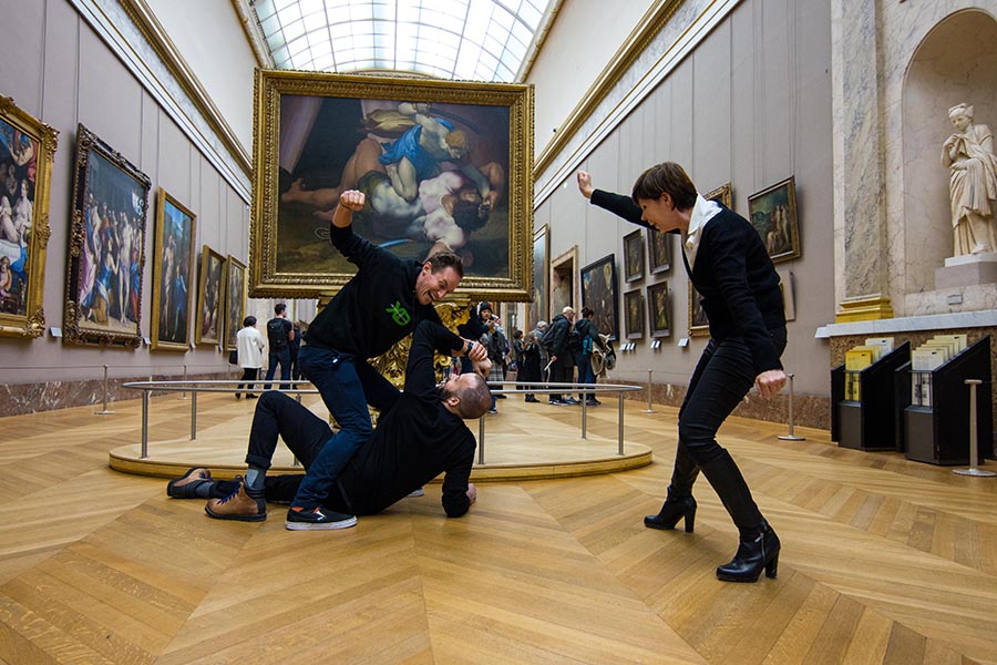 team building at the louvre cohesion of your team