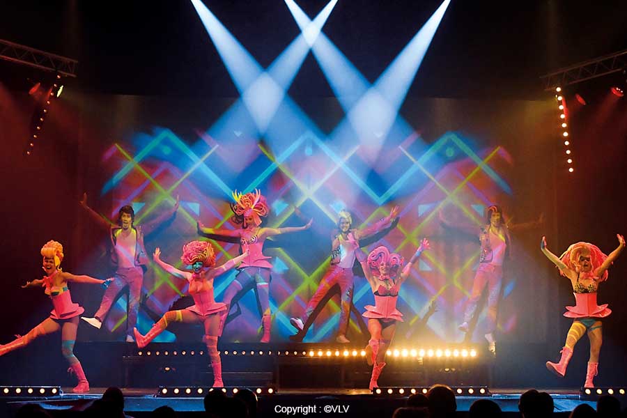 team building indoor lyon cabaret performance