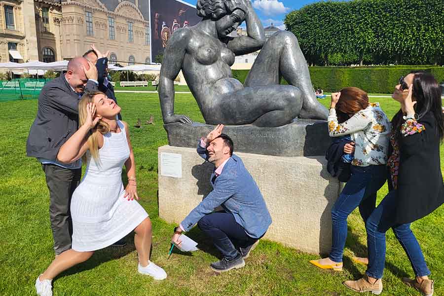 corporate treasure hunt Tuileries garden