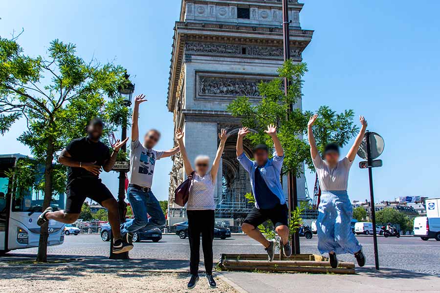 team building for 50 people arc de triomphe corporate scavenger hunt
