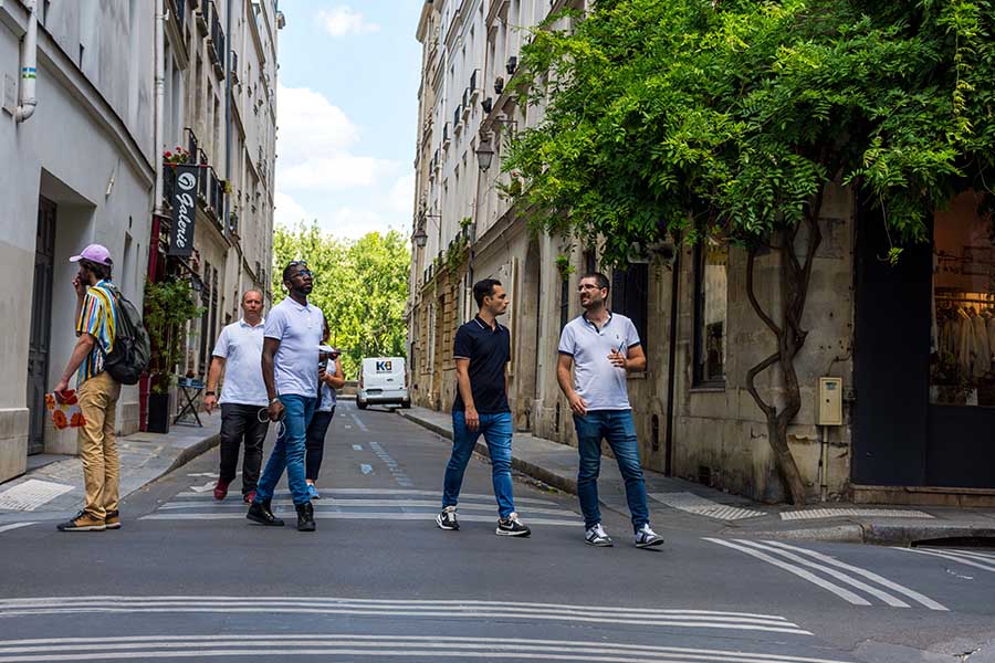 team building for 60 people around Notre Dame and the parisian islands