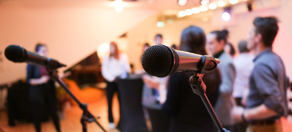 Karaoke team building: who will be the new star of your company?