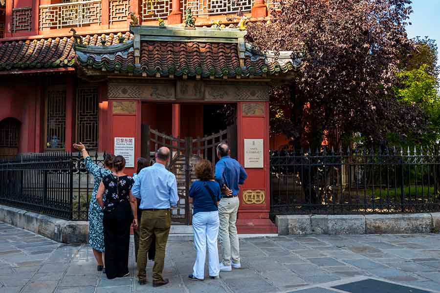 chinese pagoda team building parc monceau arc de triomphe district