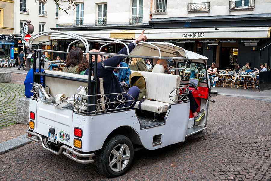 team building activity - electric tuk tuk treasure hunt to explore Paris