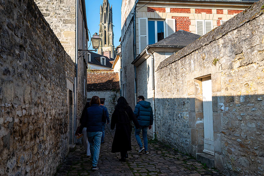 Senlis escape game exploration of the city
