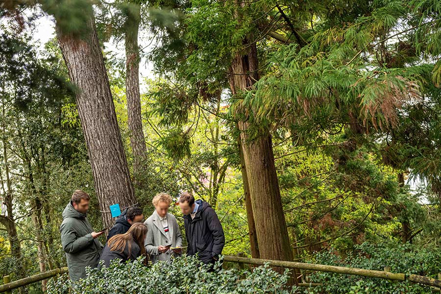 Nantes outdoor team-building activity at the Jardin des Plantes or Île de Nantes
