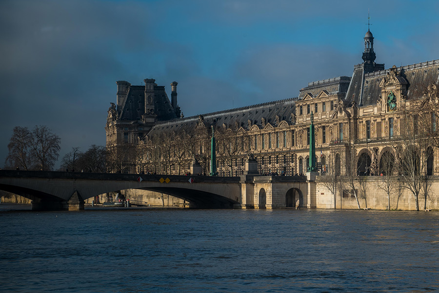 location péniche soirée à côté du Louvre