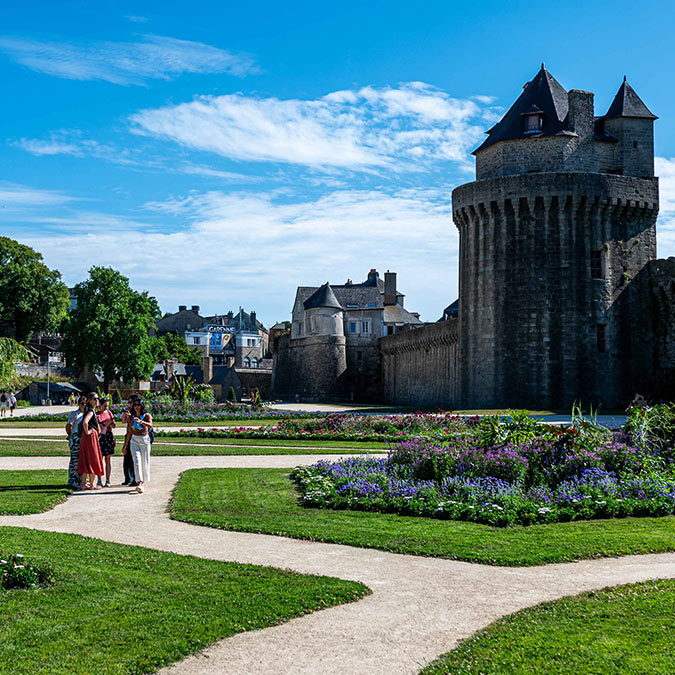 treasure hunt vannes exploration ramparts garden