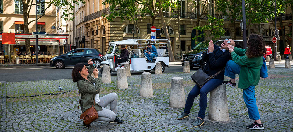 Treasure hunt in English: explore, play and bring your international teams together!