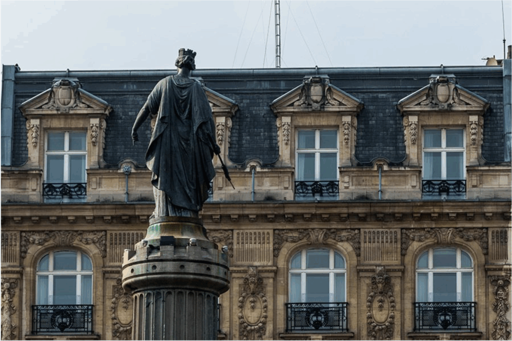 chasse au trésor à Lille pour entreprise autour de la Colonne de la Déesse